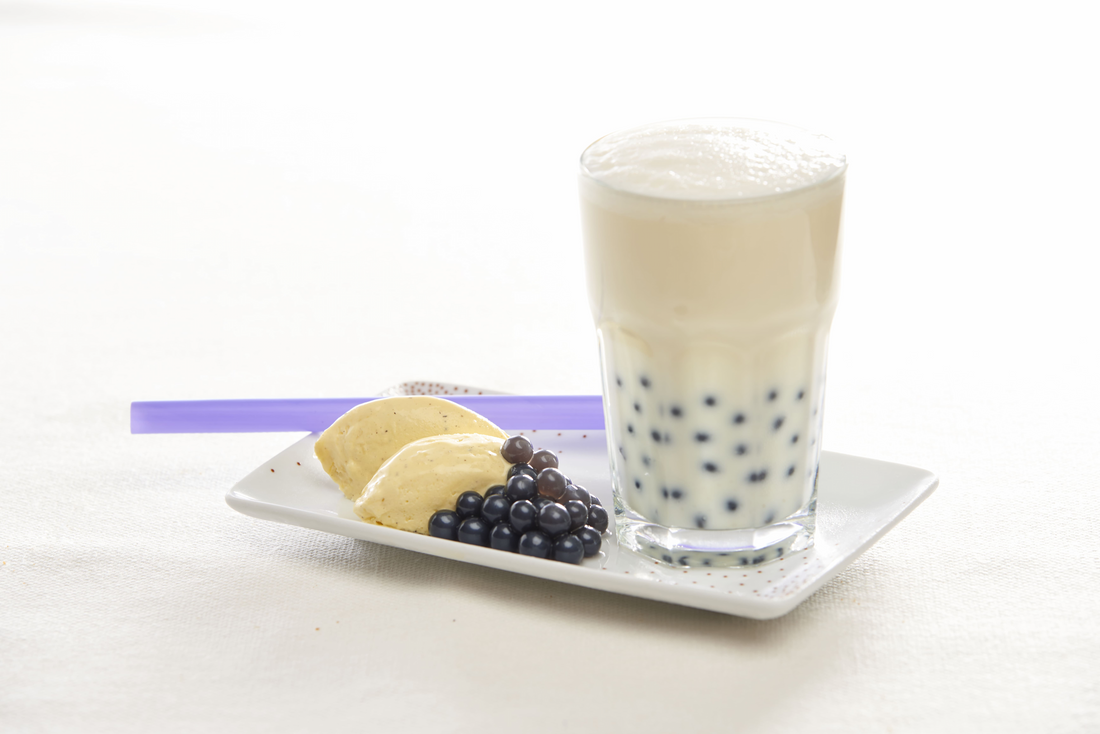 Milkshake vanille et perles de myrtille